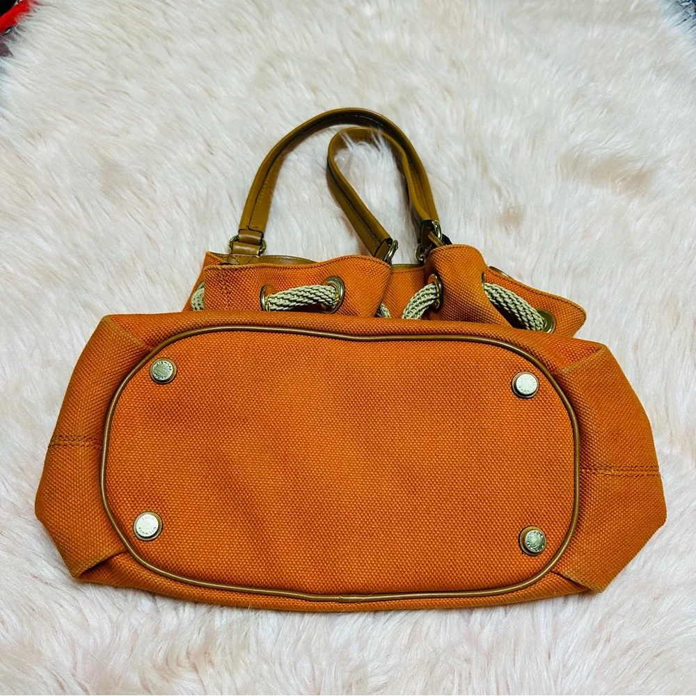 Michael Kors handbag with tassel detail. - Picture 2 of 16